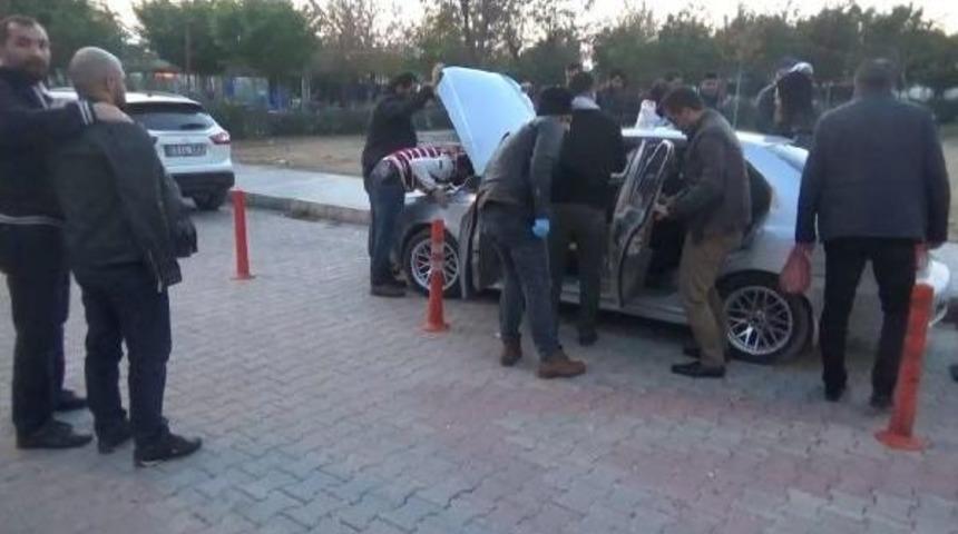 Birecik'te Otomobilde Uyuşturucuya 2 G&ouml;zaltı