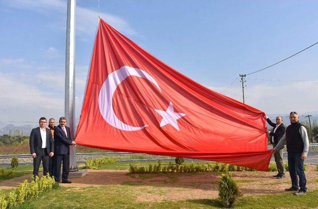 Türk Bayrağını Göndere, Alıcık Çekti