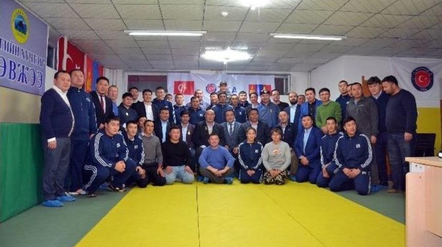 Tika&rsquo;dan Moğolistan&rsquo;da Sporcuları Yetiştirme Merkezi&rsquo;ne Donanım Desteği