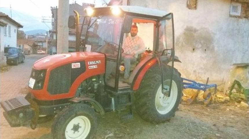 Hisarcıklı &Ccedil;ift&ccedil;i 150 Dolar Bozdurana Bir D&ouml;n&uuml;m Tarlayı Bedavaya S&uuml;r&uuml;yor