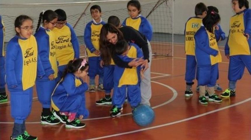 G&ouml;rme Engelli &Ccedil;ocuklar &lsquo;goalball&rsquo; İle Tanıştı
