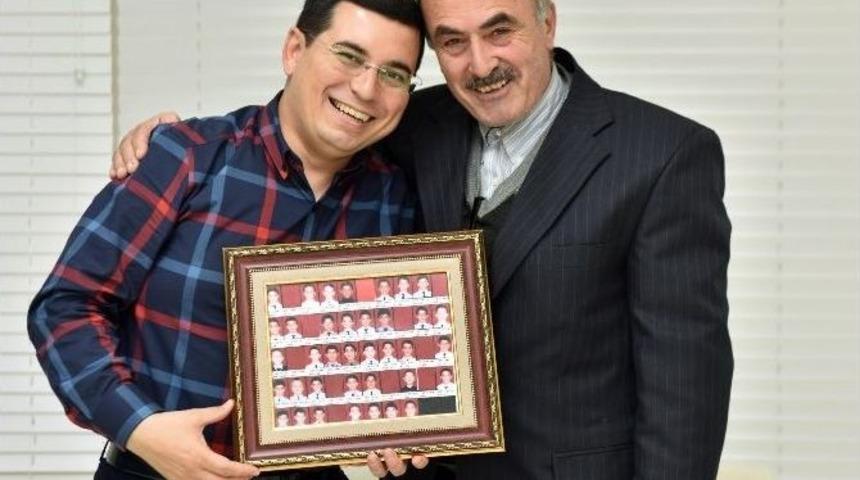 T&uuml;t&uuml;nc&uuml;&rsquo;ye &Ouml;ğretmeninden S&uuml;rpriz