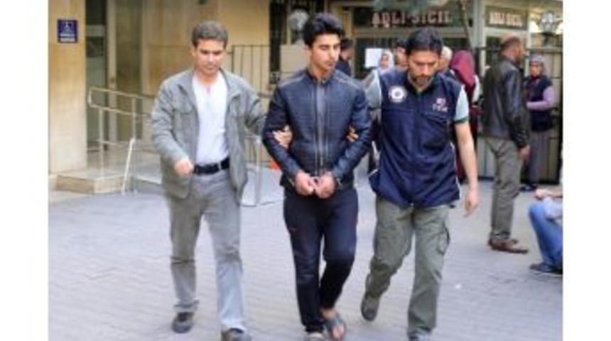 Lastik Yakıp Polis Aracına Fırlatan Ş&uuml;pheli Tutuklandı