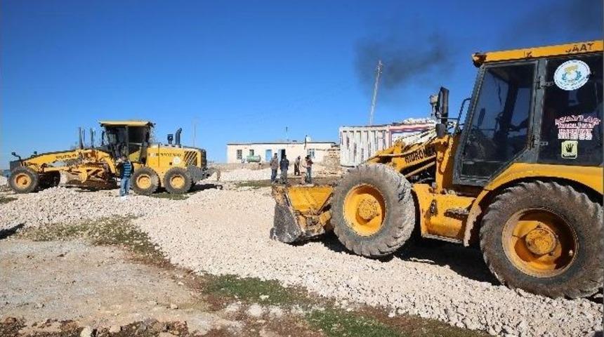 Haliliye&rsquo;den Ke&ccedil;ili Kırsal Mahallesinde Yol Yapım &Ccedil;alışması
