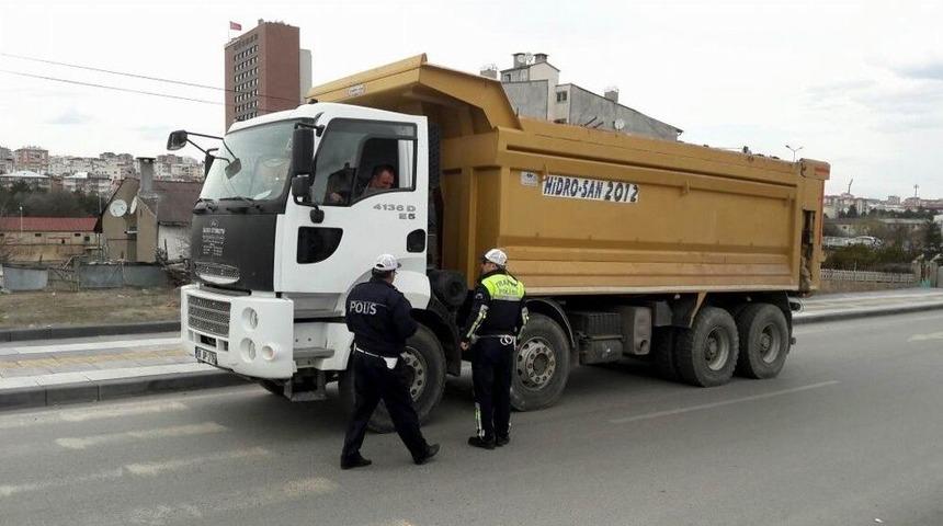 Sivas&rsquo;ta Kamyonlar Denetlendi