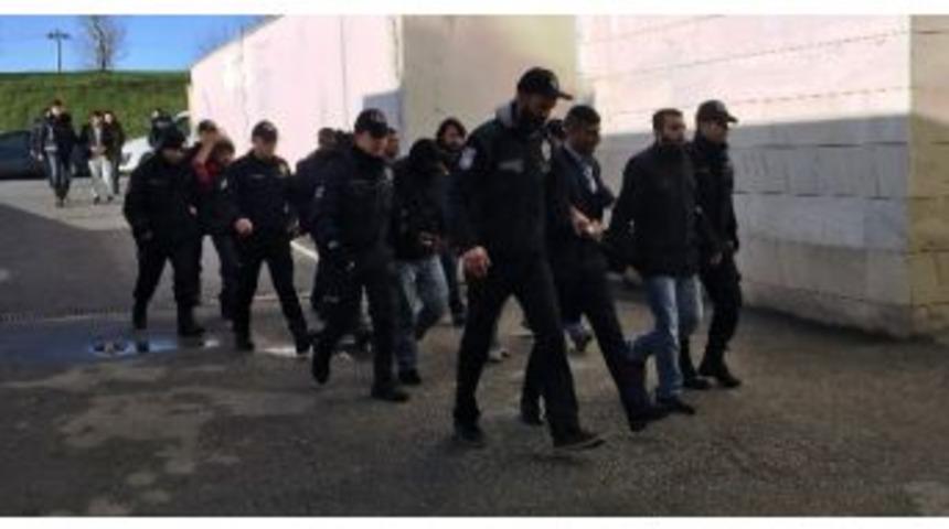 Sakarya&rsquo;da Uyuşturucu Operasyonunda G&ouml;zaltına Alınan 9 Kişi Adliyeye Sevk Edildi
