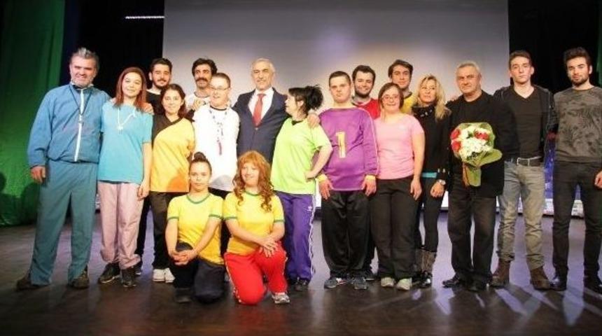 Down Sendromlu &Ccedil;ocuklardan Muhteşem Oyun