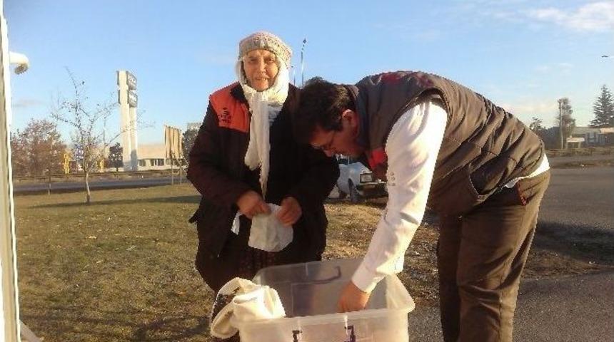Eskişehir&rsquo;in 75 Yaşındaki &rsquo;simit&ccedil;i Ablası&rsquo;