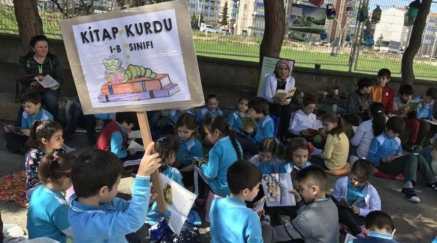 &rsquo;kitap Kurdu&rsquo; Minikler