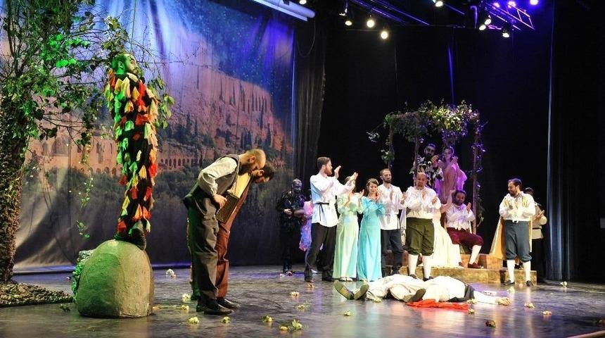 Be&uuml; Sahne Sanatları B&ouml;l&uuml;m&uuml; İlk G&ouml;sterimini Yaptı