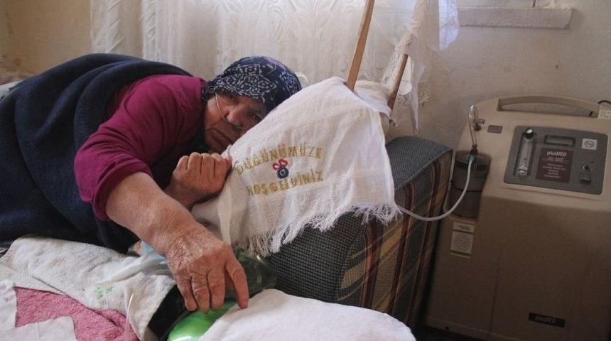 Elektrik Borcunu &Ouml;deyemeyen Yaşlı Kadının Hayatı Elektriğe Bağlı