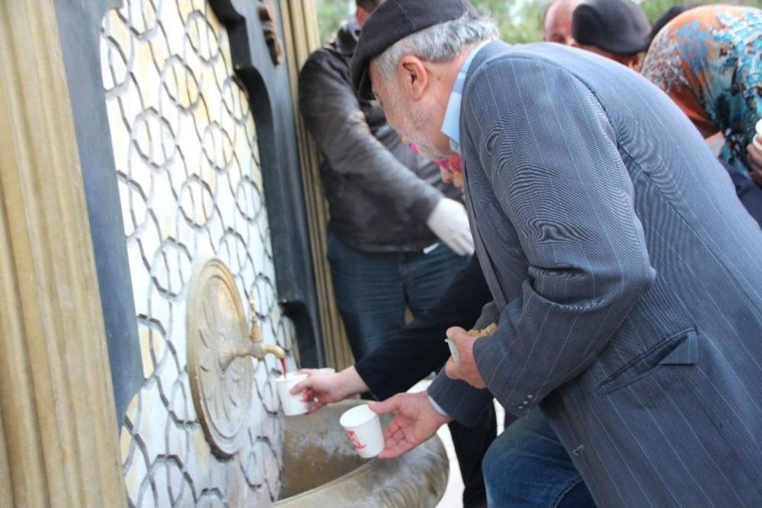 &Ccedil;eşmeden Su Yerine Şerbet Aktı