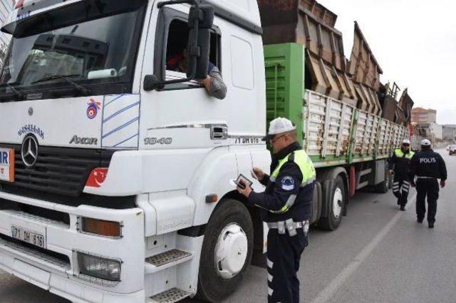 Sivas'ta Kamyon Sürücülerine Ceza Yağdı