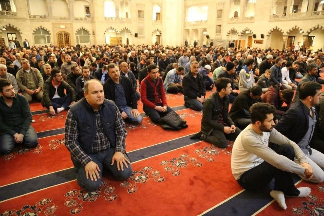 Ankaralılar Regaip Kandili&rsquo;nde Camilere Akın Etti