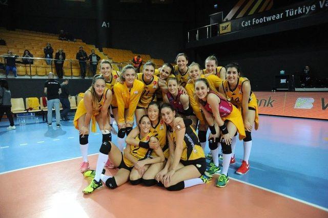 Vakıfbank Yarı Finale Yükseldi