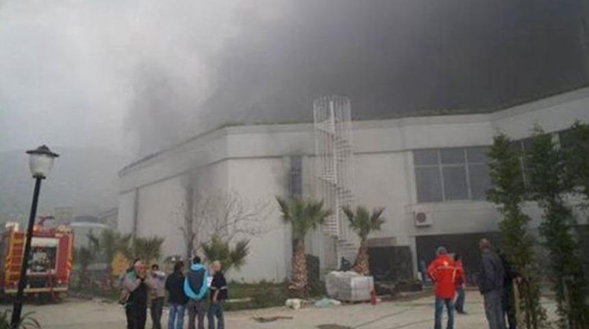 5 Yıldızlı Oteldeki Yangın Kontrol Altına Alındı, Soğutma &Ccedil;alışmaları S&uuml;r&uuml;yor