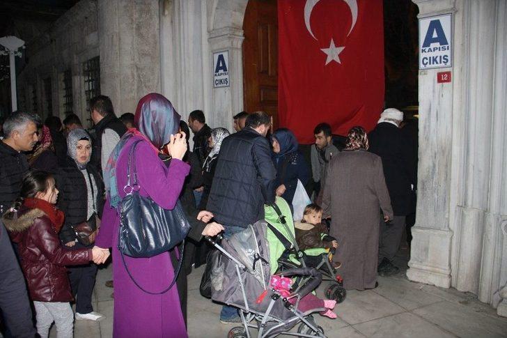 Eyüp Sultan’da Regaip Kandili Coşkusu G3