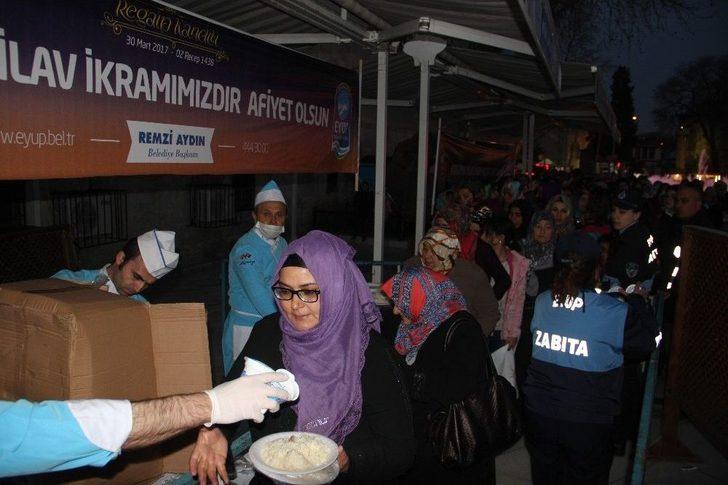 Eyüp Sultan’da Regaip Kandili Coşkusu G5