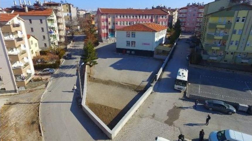 Beyşehir Belediyesi&rsquo;nden Okul Bah&ccedil;esi Genişletme