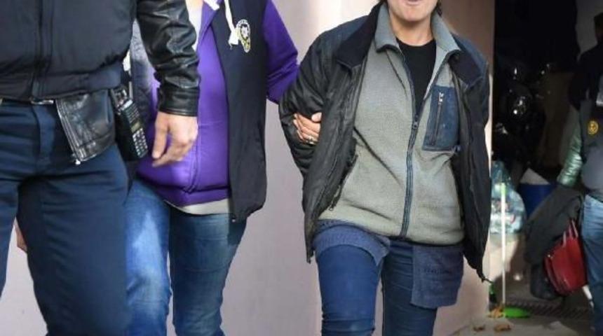 İzmir'de Yakalanan Kadın Ter&ouml;ristler Adliyeye Sevk Edildi