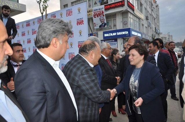 Ak Parti’li Fatma Güldemet Sarı Kadirli’de Halka Hitap Etti