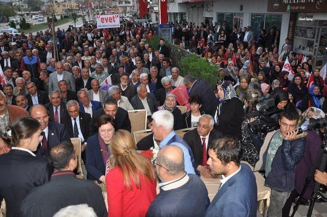 Ak Parti’li Fatma Güldemet Sarı Kadirli’de Halka Hitap Etti