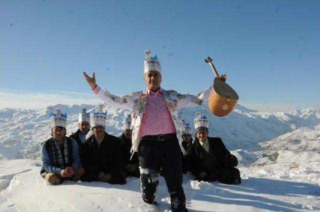 Hakkarili Türkücü Aydın Aydın'dan, 'dolar Bozdurma' Kampanyasına Destek