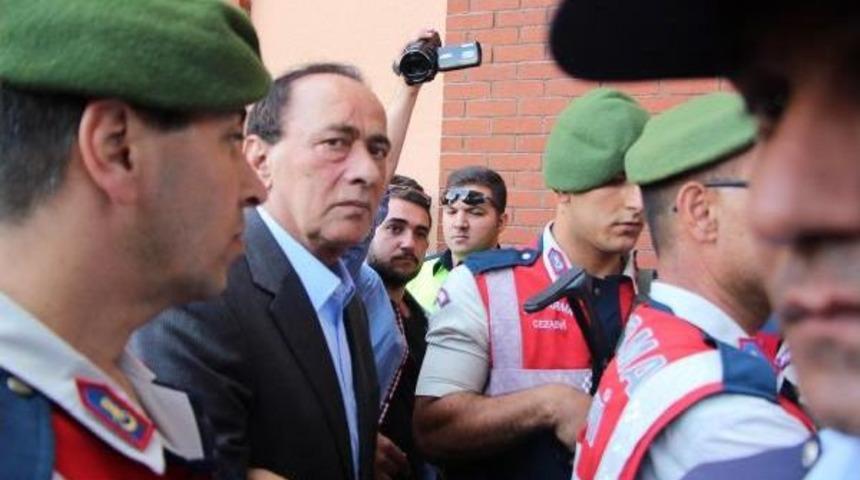 Alaattin &Ccedil;akıcı'ya 'cumhurbaşkanına Hakaret'ten 10 Ay Hapis Cezası