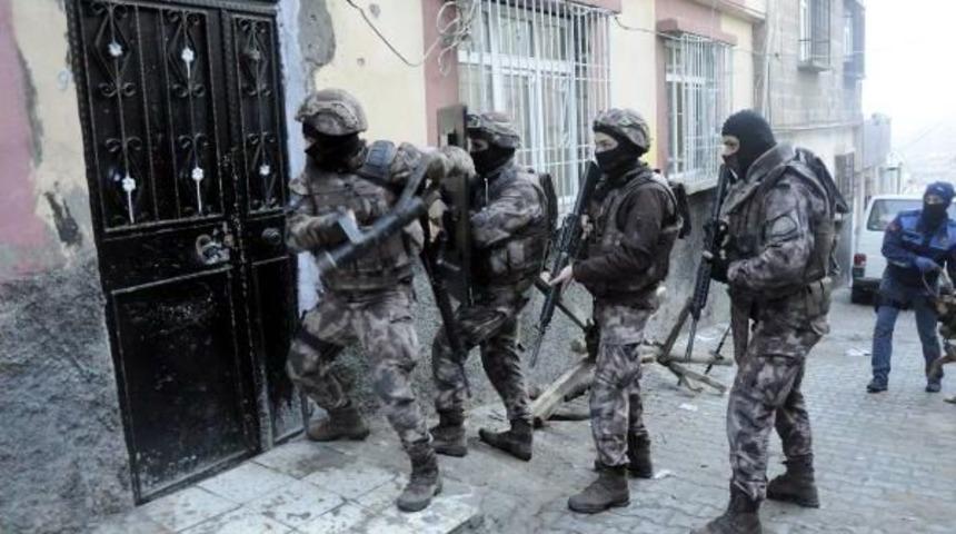 Gaziantep'te 200 Polisle Şafak Operasyonu: 15 G&ouml;zaltı