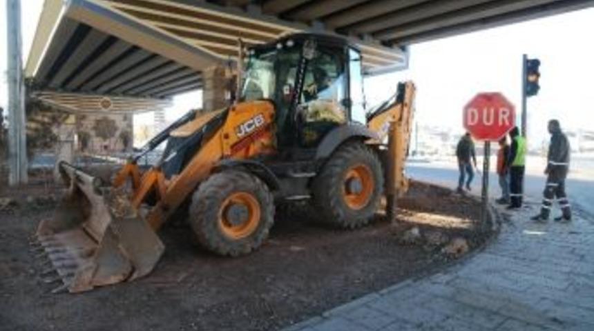 Aksaray Belediyesi Sanayi Kavşağı&rsquo;na Sinyalizasyon Yapıyor