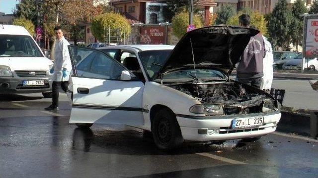 Çaldığı Otomobil Trafikte Alev Alınca Bırakıp Kaçtı