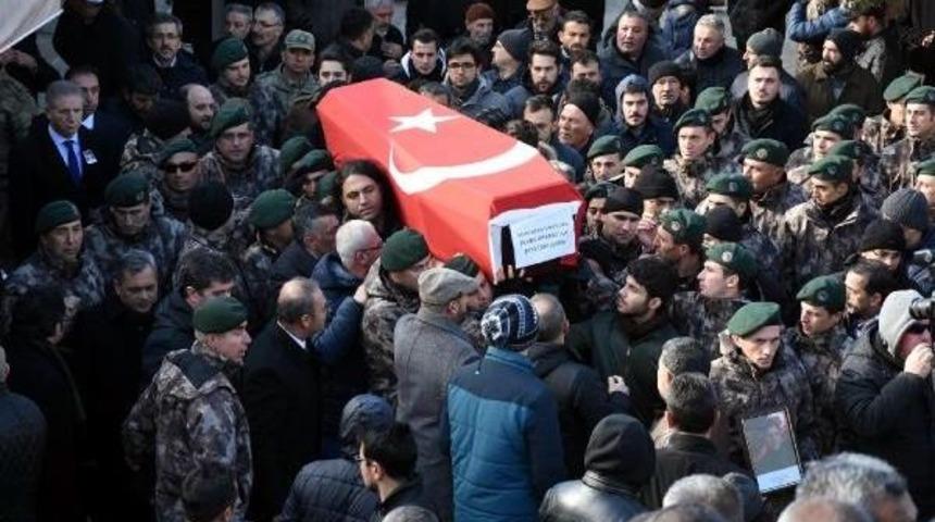 Kalp Krizinden &Ouml;len &Ouml;zel Harekat Polisi Toprağa Verildi