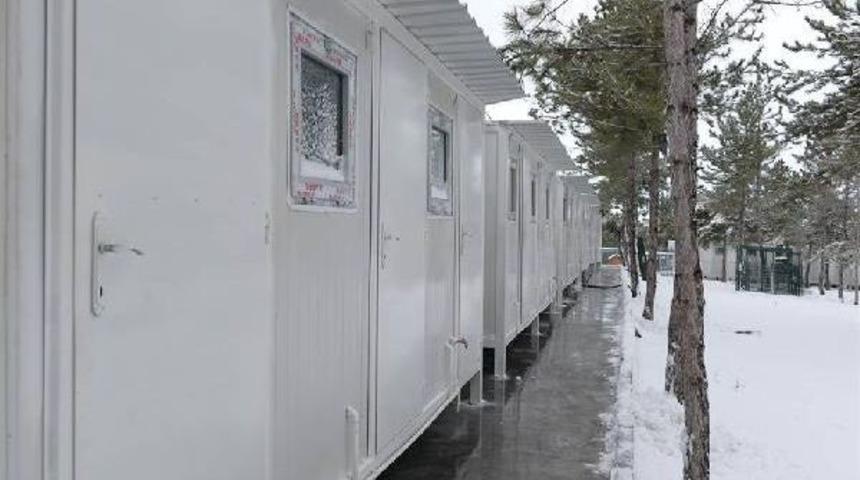 &Ccedil;orum&rsquo;Da Sokak Hayvanları Kışı  Klimalı Konteyner Evlerde Ge&ccedil;irecek