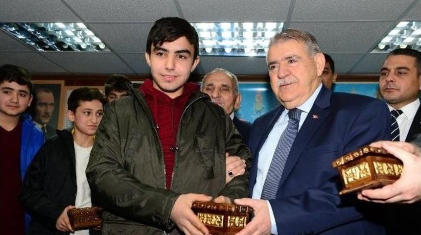 Başkan Mah&ccedil;i&ccedil;ek, &ldquo;esnaf İhanet Etmez&rdquo;