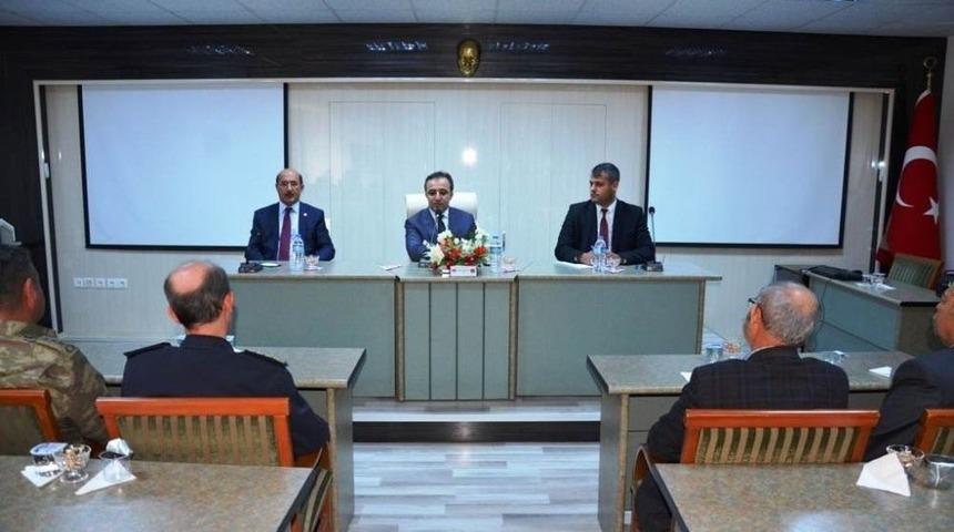 Vali İsmail &Ccedil;ataklı, Muhtarlarla Buluştu