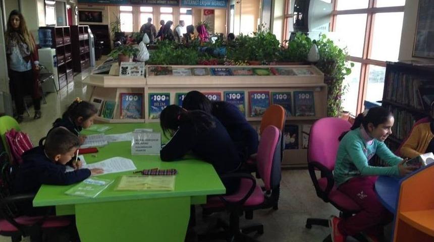 &ldquo;insan Her Yerde Okur&rdquo; Sloganıyla Kitap Okuma Etkinliği