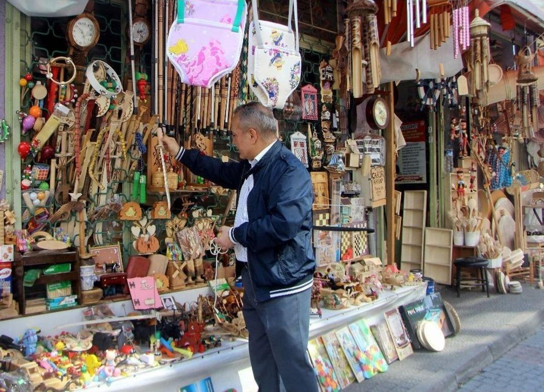 &Ccedil;ocuklarını Kanserden Korumak İsteyenler Tahta Oyuncak Alıyor