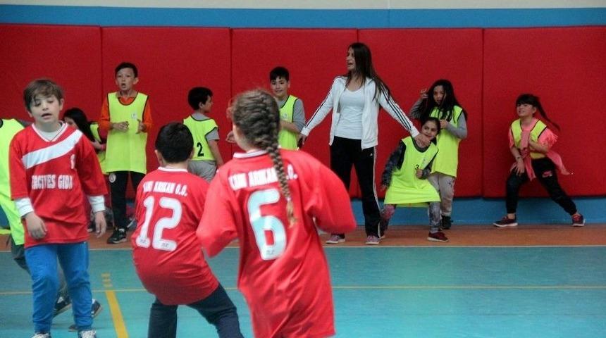 &Ouml;ğrenciler, 90&rsquo;ların Efsane Oyunları İle Yarışıyor