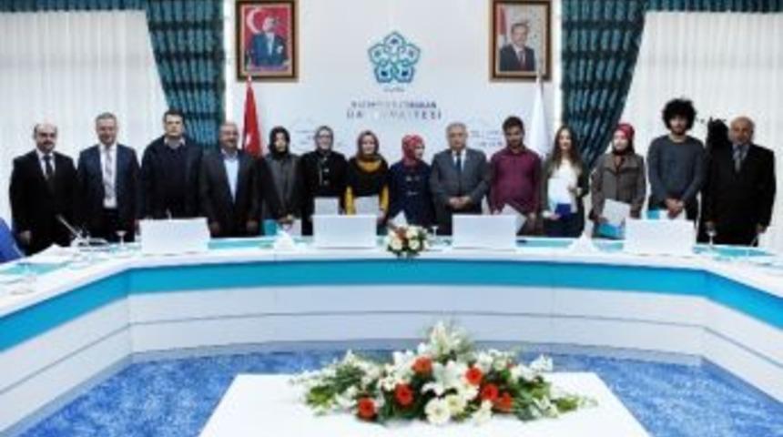 Rekt&ouml;r Şeker, Birinci &Ouml;ğrencilere Y&ouml;k&rsquo;&uuml;n Tebrik Mektubunu Takdim Etti