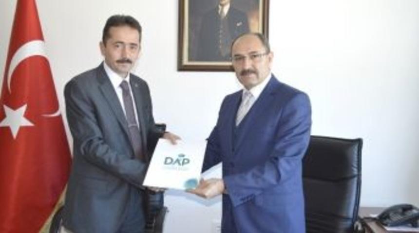 Dap İdaresi Orta&ouml;ğretim &Ouml;ğrencilerini &Uuml;nl&uuml; Yazarlarla Buluşturuyor