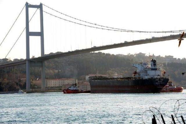 Gemi Arızasından İstanbul Boğazı'nda Trafik Iki Saat Durdu (2)