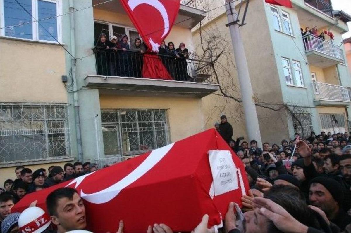 Astsubay, Şehit Kardeşini Şu S&ouml;zlerle Uğurladı: