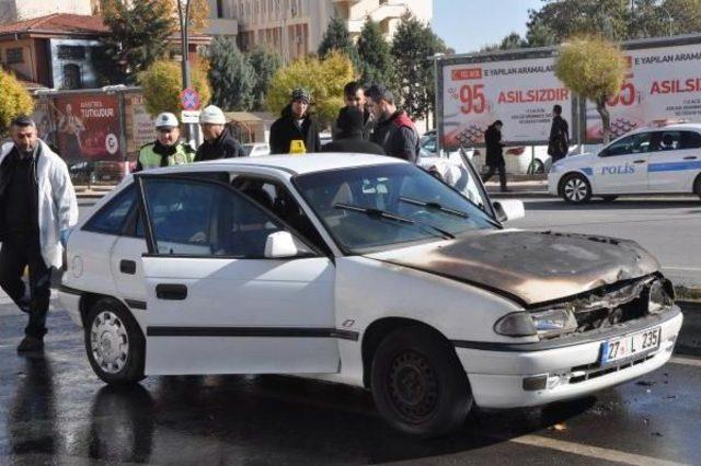 Çaldığı Otomobil Alev Alınca Yolda Bırakıp Kaçtı 2