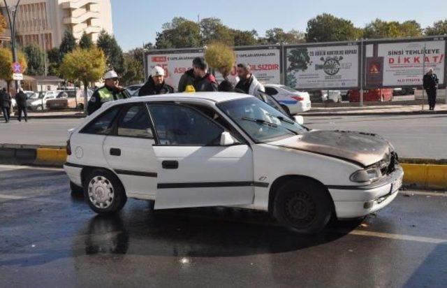 Çaldığı Otomobil Alev Alınca Yolda Bırakıp Kaçtı 3