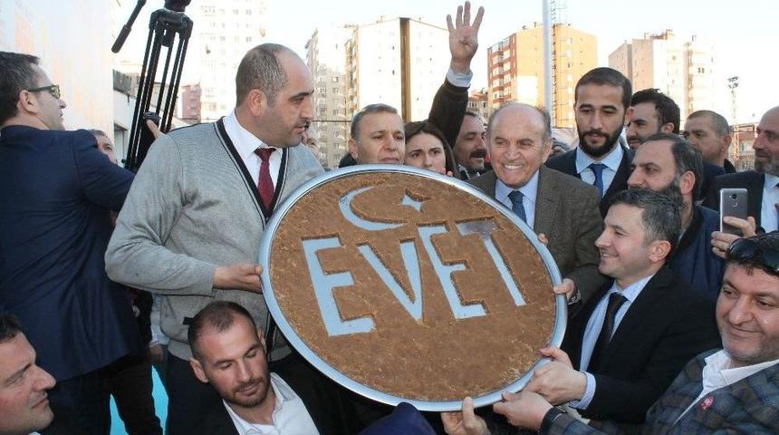 Ataşehirli Kadınlardan Un Helvalı &lsquo;evet&rsquo;