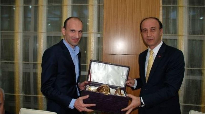 Vali Erin&rsquo;den Vali Yardımcısı Ve İl&ccedil;e Kaymakamlarına Veda Yemeği