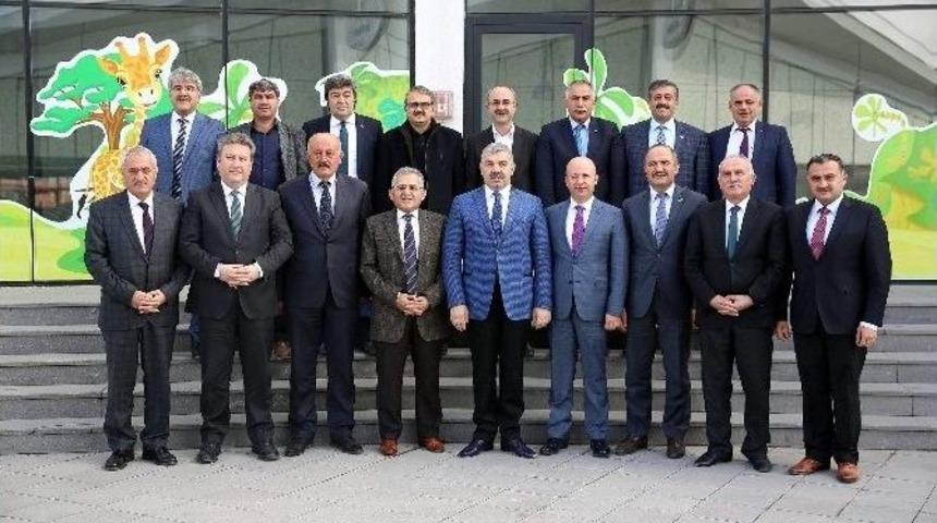 Başkan &Ccedil;elik İl&ccedil;e Belediye Başkanlarıyla Yatırım Toplantısı Yaptı