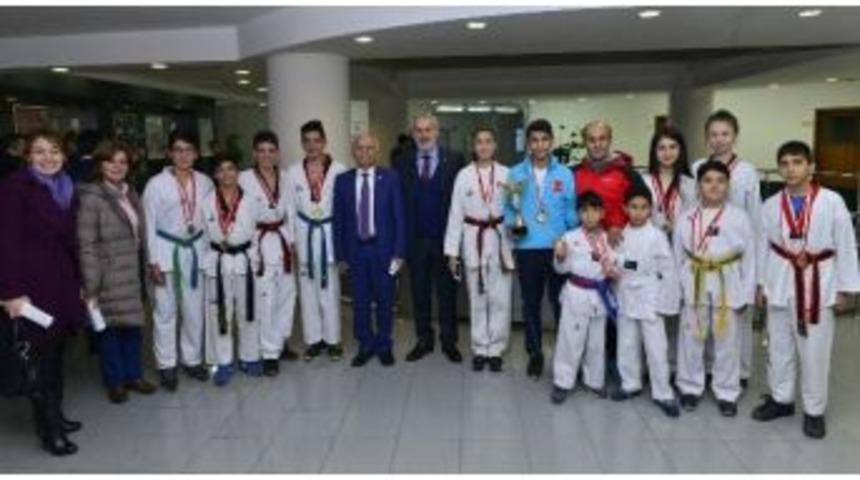 Yıldırımlı Şampiyonlara &Ouml;d&uuml;l