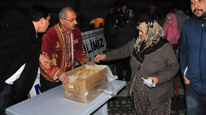 Akşehir Belediyesinden Vatandaşlara Kandil Simidi İkramı