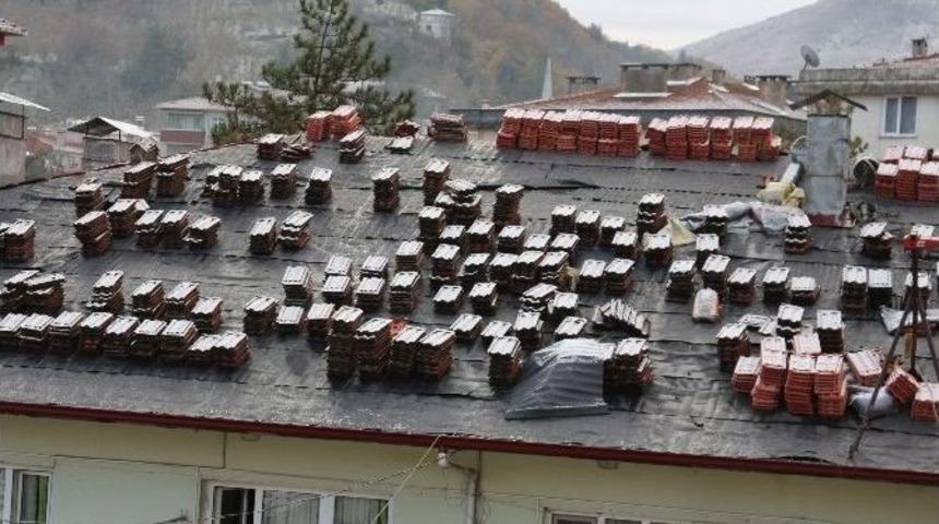 İş&ccedil;i &Ouml;ld&uuml;, Onarım Durdu